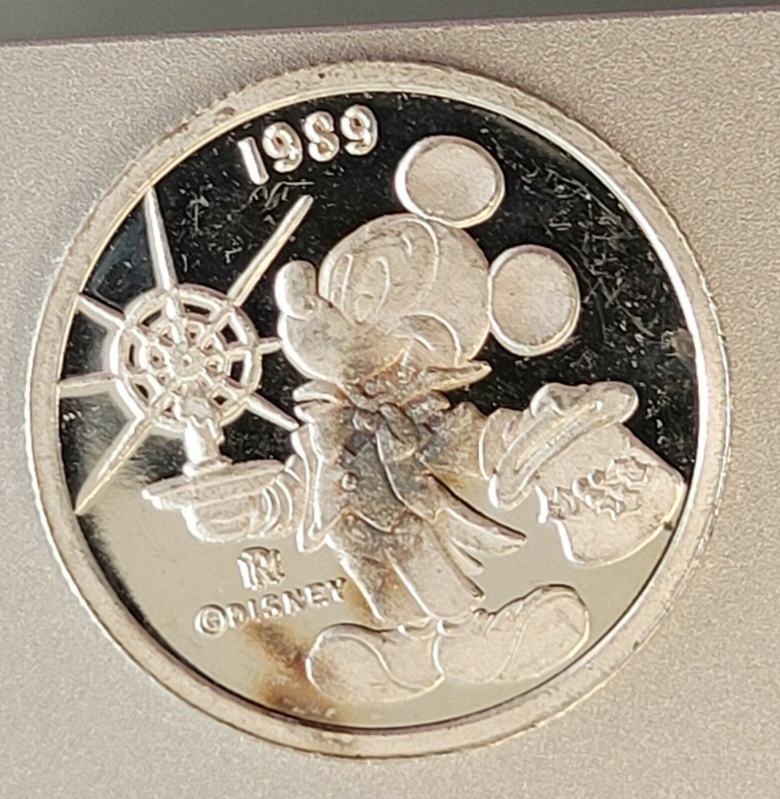 Mickey Mouse 1/10 Oz Silver Disney  Holiday Greetings 1989/1990