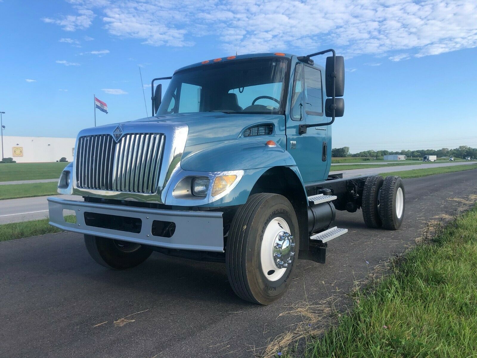 2007 International 7300 Cab And Chassis Single Axles (only 105k Miles!!!)